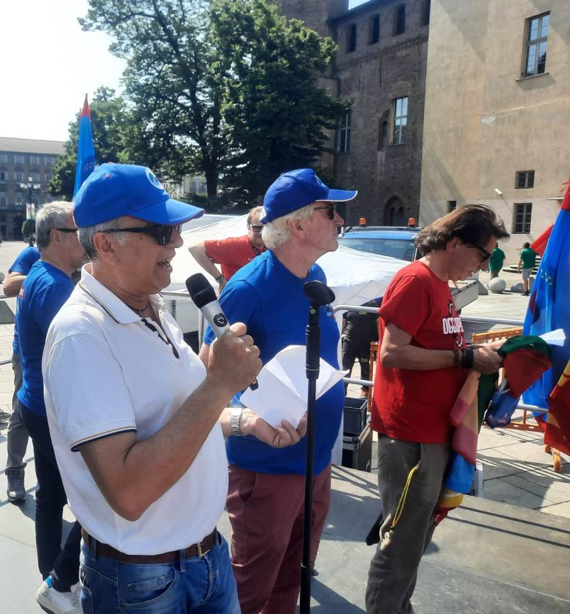 SENZA IL CONTRATTO IL PAESE SI BLOCCA 5