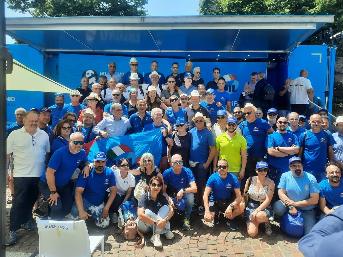SI CHIUDE LA TAPPA TORINESE DELLA CAMPAGNA UIL CONTRO IL PRECARIATO  8