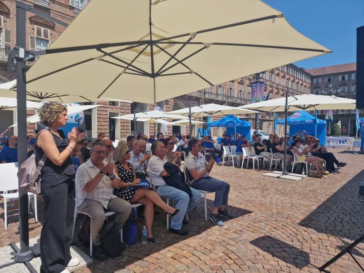SI CHIUDE LA TAPPA TORINESE DELLA CAMPAGNA UIL CONTRO IL PRECARIATO  0