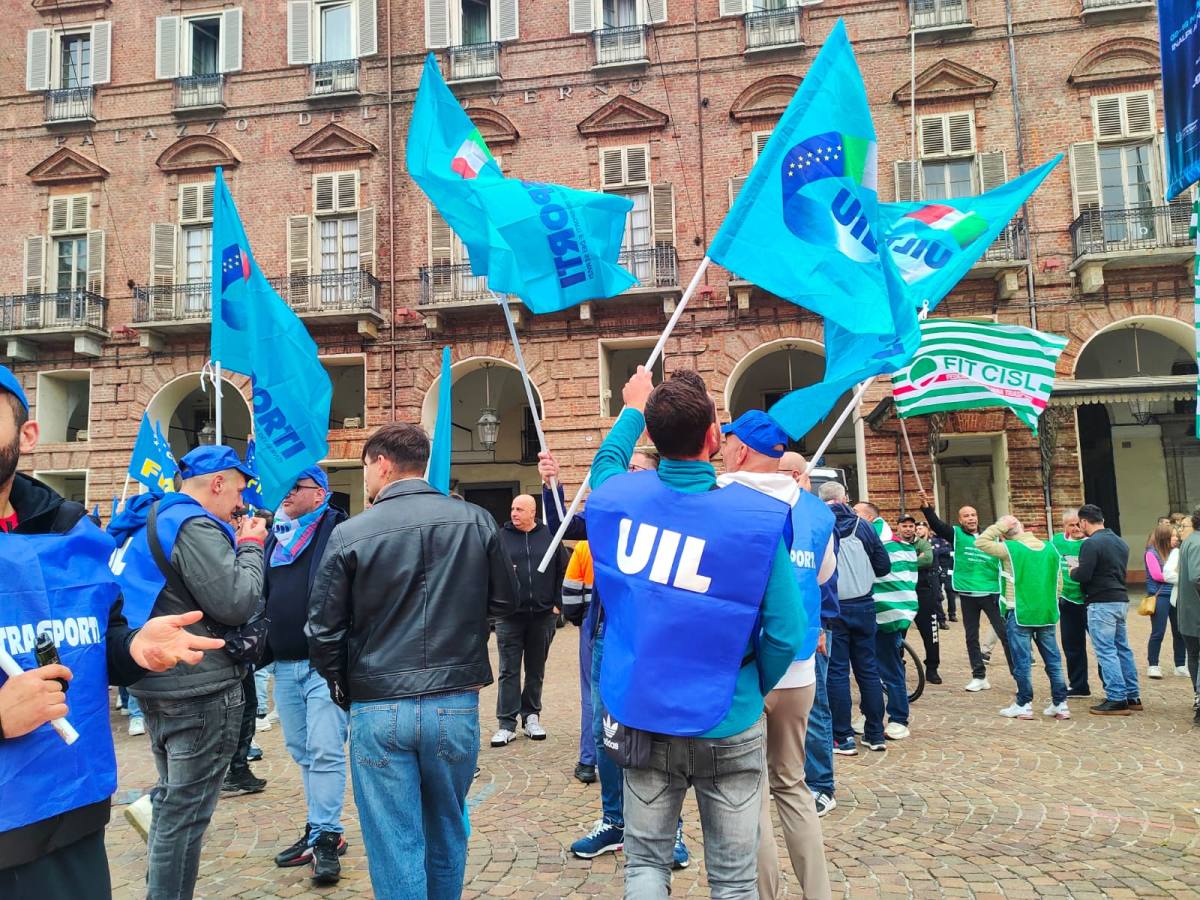 Sciopero nazionale dei lavoratori dell’igiene ambientale. Presidio della UILTRASPORTI a Torino 0
