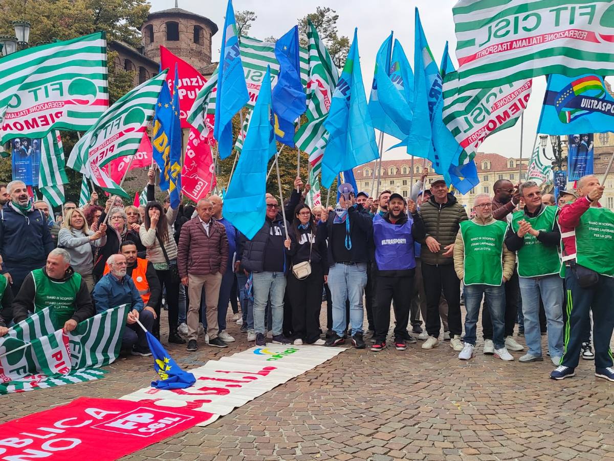 Sciopero nazionale dei lavoratori dell’igiene ambientale. Presidio della UILTRASPORTI a Torino 2