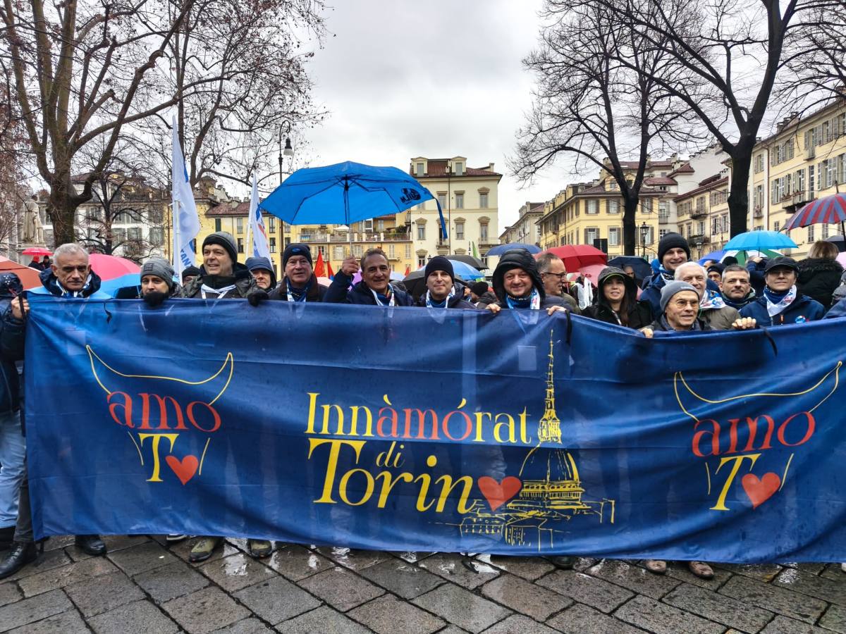 Innàmórati di Torino, corteo per rilanciare l'economia e l'industria della città 1