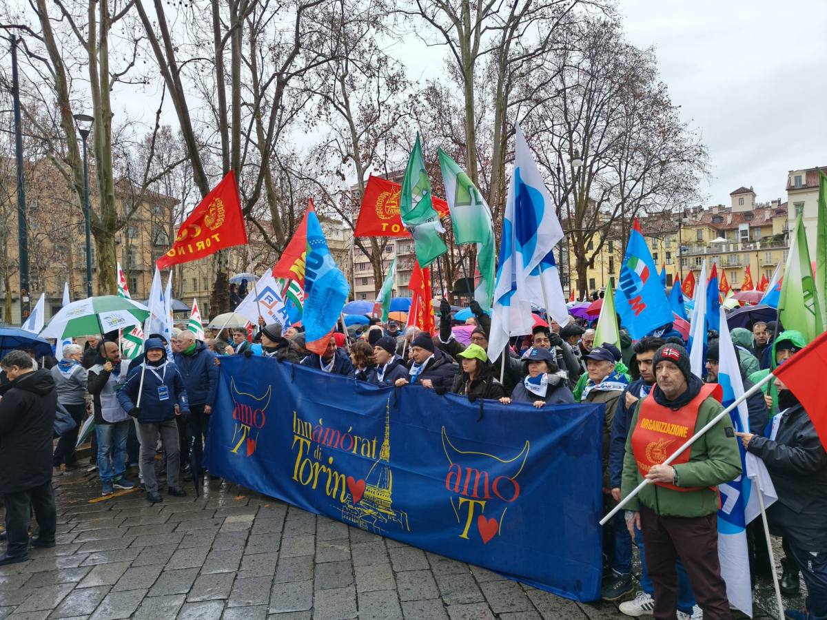 Innàmórati di Torino, corteo per rilanciare l'economia e l'industria della città 3