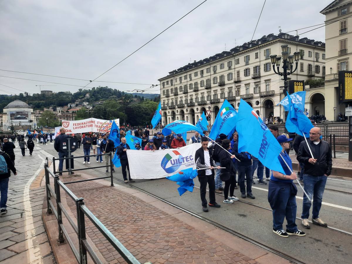 Decine di migliaia di persone in piazza a Torino per il Primo maggio 8