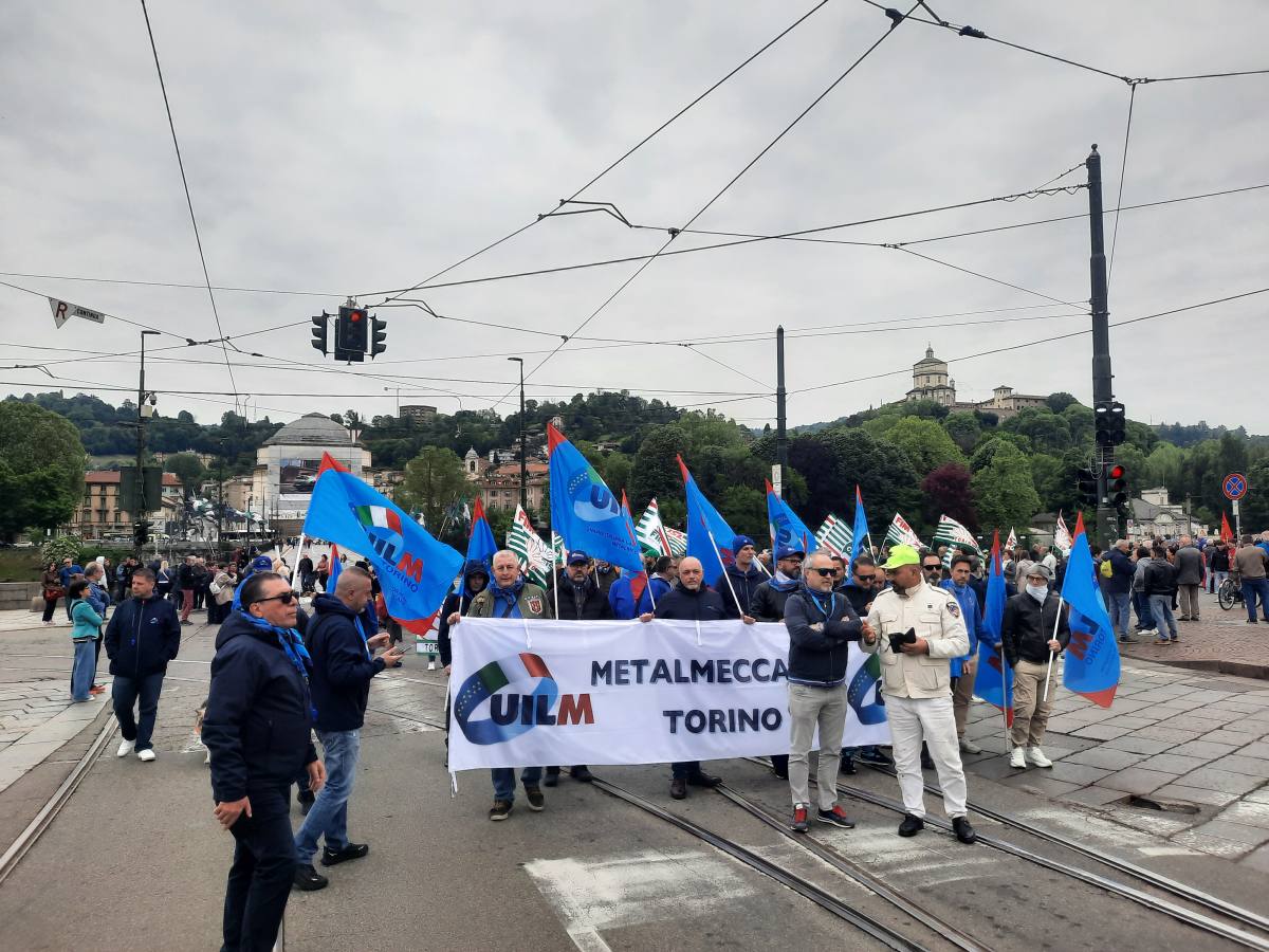 Decine di migliaia di persone in piazza a Torino per il Primo maggio 9