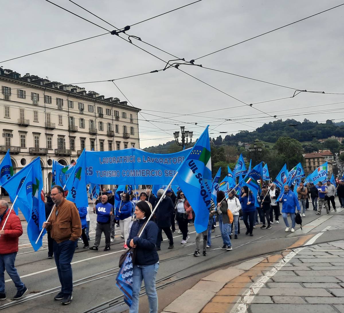 Decine di migliaia di persone in piazza a Torino per il Primo maggio 11