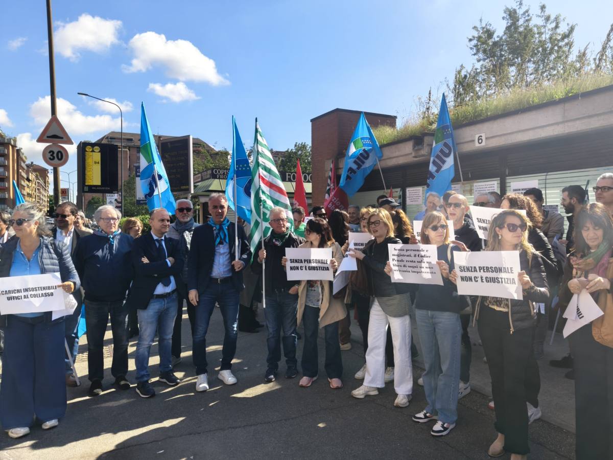 Sciopero del personale della Procura di Torino con presidio davanti a palazzo di giustizia 0