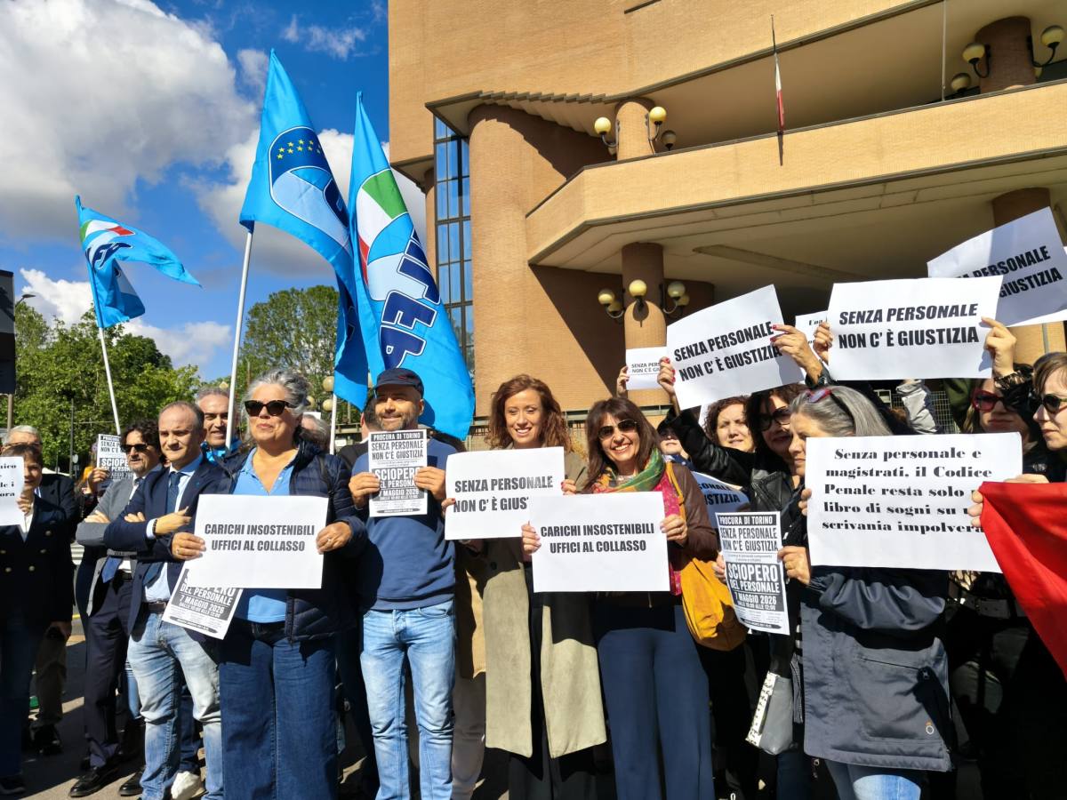 Sciopero del personale della Procura di Torino con presidio davanti a palazzo di giustizia 3
