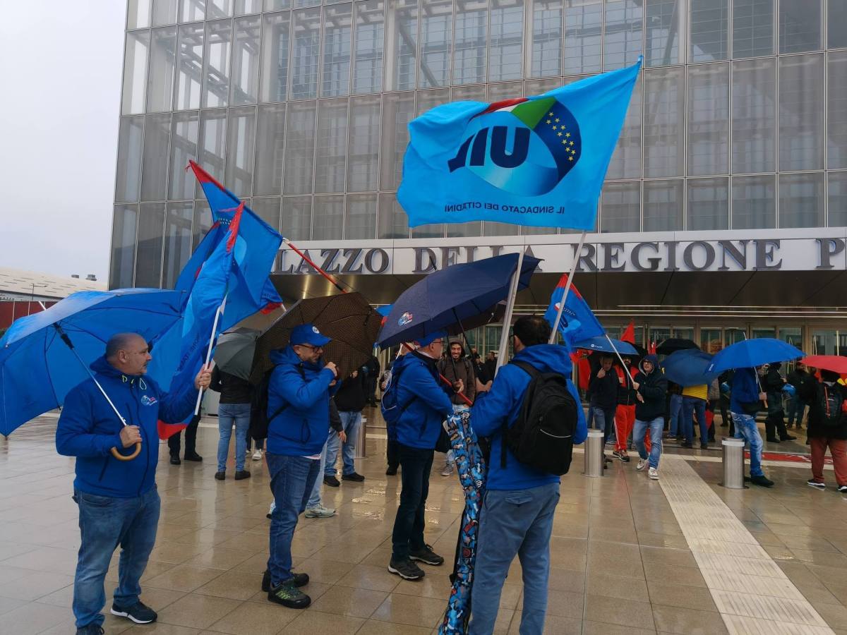 Ex Ilva: positivo l’anticipo della cassa integrazione per i lavoratori, ma restano le incertezze sul futuro dello stabilimento. Serve un impegno per salvare tutto il gruppo 4