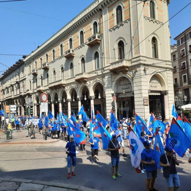 SENZA IL CONTRATTO IL PAESE SI BLOCCA
