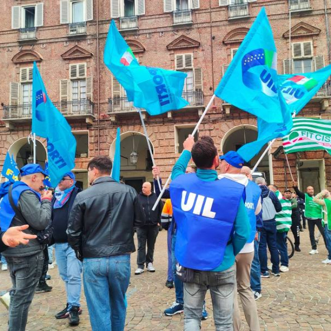 Sciopero nazionale dei lavoratori dell’igiene ambientale. Presidio della UILTRASPORTI a Torino