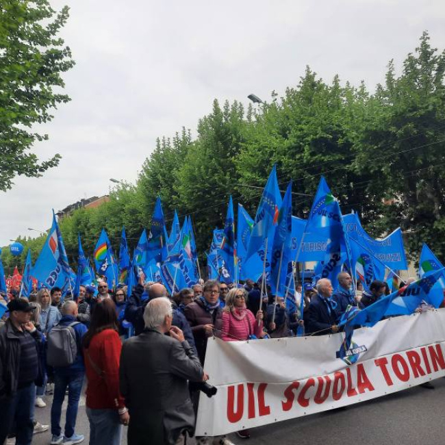 Decine di migliaia di persone in piazza a Torino per il Primo maggio