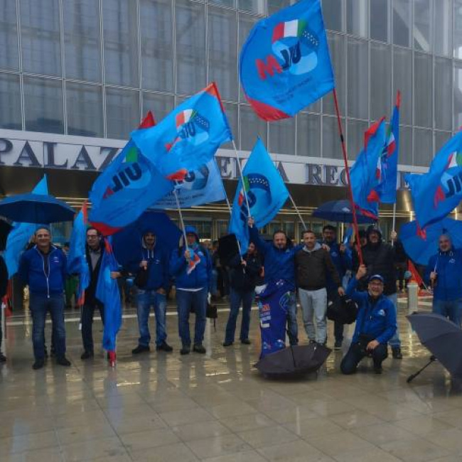 Ex Ilva: positivo l’anticipo della cassa integrazione per i lavoratori, ma restano le incertezze sul futuro dello stabilimento. Serve un impegno per salvare tutto il gruppo